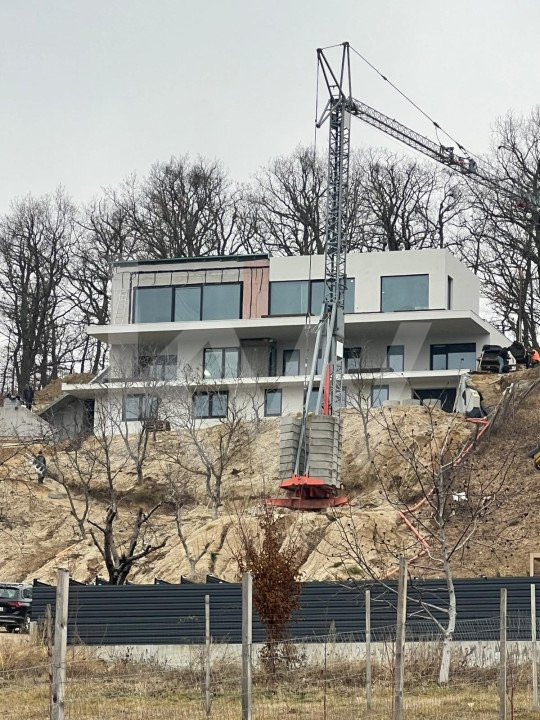 Teren intravilan de vanzare in Cisnadioara - zona Premium disponibile 3 parcele 