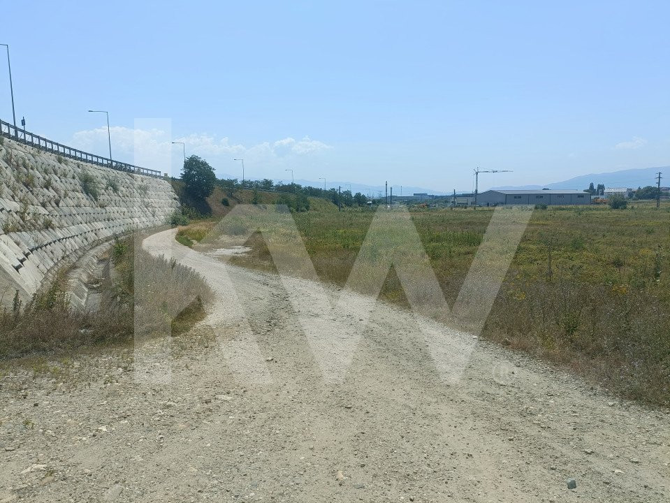 Teren de vanzare zona Industriala Est  PUZ Aprobat + Autorizatie de construie