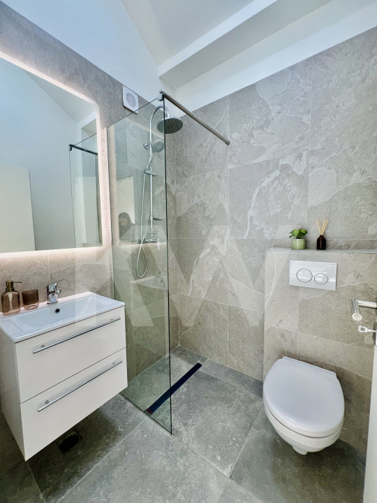 Penthouse 4 camere - mobilat si utilat, intabulat